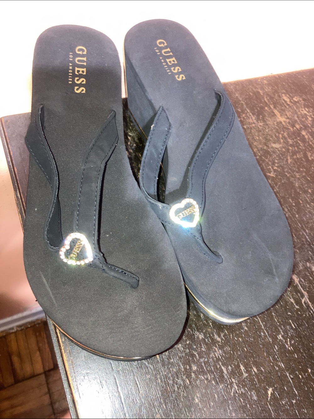GUESS new no tags never worn Black Women's Rhinestone Heart Thong Sandals